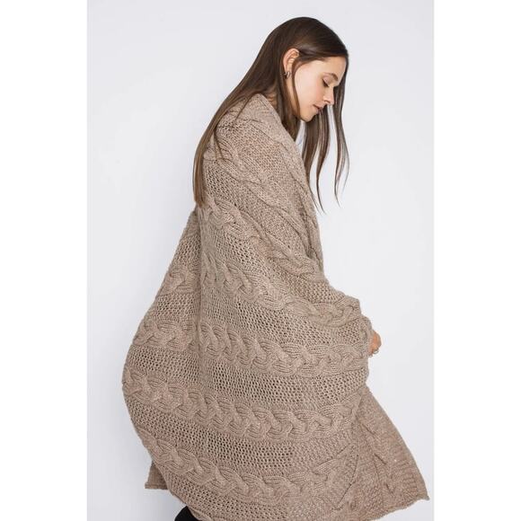 Robi Agnes 'Agnes' Chunky Cozy Oversized Cardigan One Size Sand Tan - Picture 3 of 8